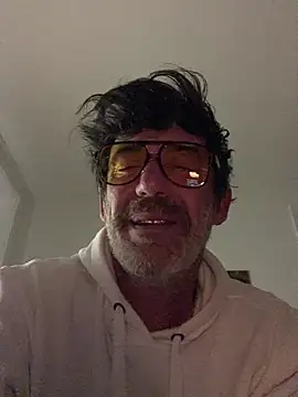 Snapshot of maxximere chatting on February 25, 2026, 12:42 am maxximere online show from February 25, 2026, 12:42 am