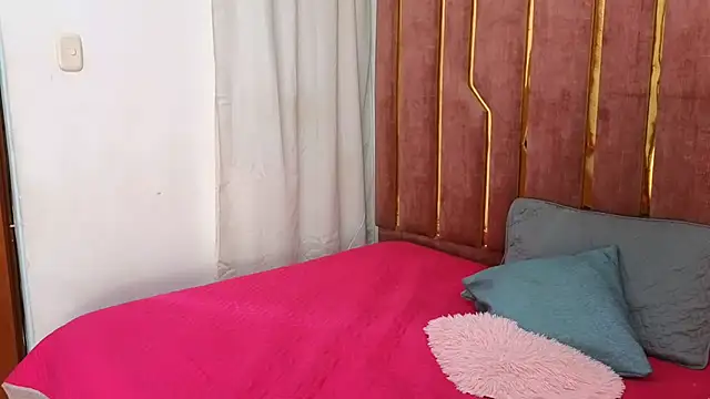 SexyLeilaa online show from September 25, 2025, 1:42 am