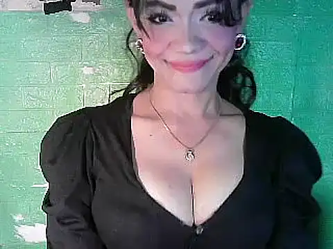 Snapshot of Rosebaumgardner1234 chatting on February 21, 2025, 11:43 pm Rosebaumgardner1234 online show from February 21, 2025, 11:43 pm