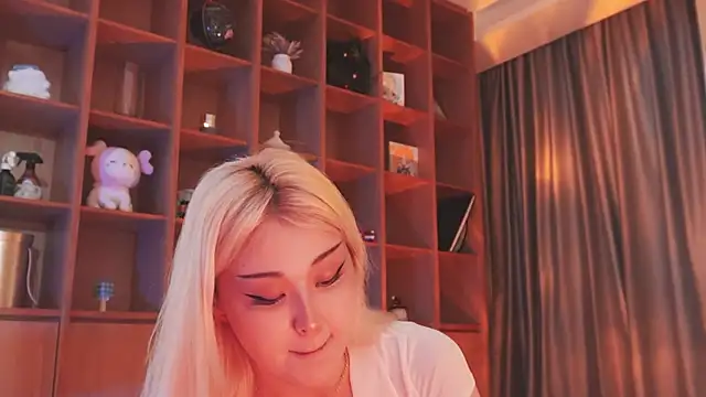 hyun chia online show from November 22, 2025, 3:16 am