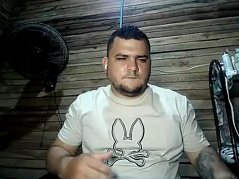Snapshot of Arcangel_05 chatting on June 22, 2026, 12:02 am Arcangel 05 online show from June 22, 2026, 12:02 am