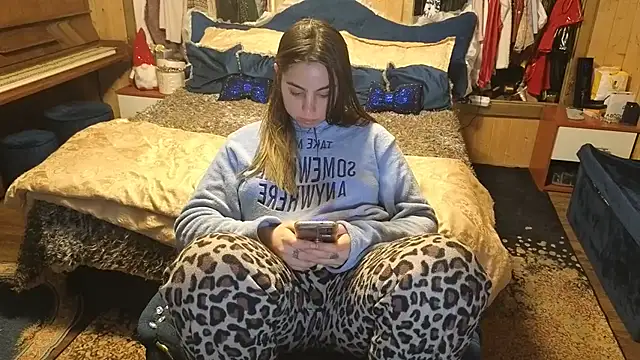 Snapshot of VanessaDoyle chatting on December 17, 2025, 3:40 pm VanessaDoyle online show from December 17, 2025, 3:40 pm