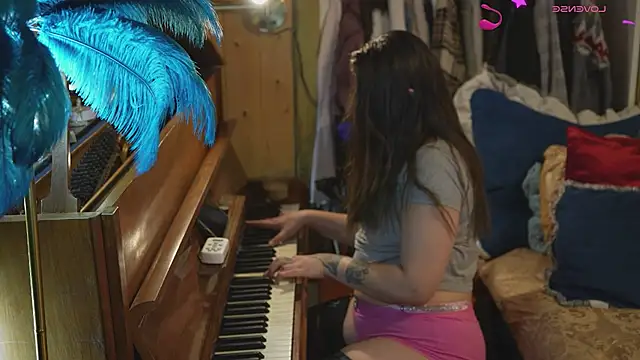 Snapshot of VanessaDoyle chatting on February 12, 2026, 6:03 pm VanessaDoyle online show from February 12, 2026, 6:03 pm