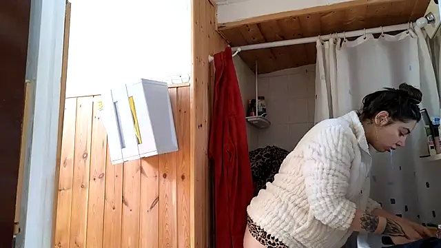 Snapshot of VanessaDoyle chatting on February 21, 2026, 11:44 am VanessaDoyle online show from February 21, 2026, 11:44 am