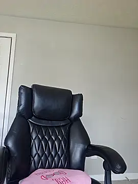 oliviaprettypussy online show from March 27, 2026, 8:30 pm