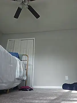 oliviaprettypussy online show from April 19, 2026, 9:50 pm