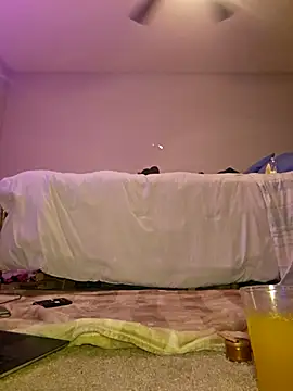 oliviaprettypussy online show from April 26, 2026, 1:36 am