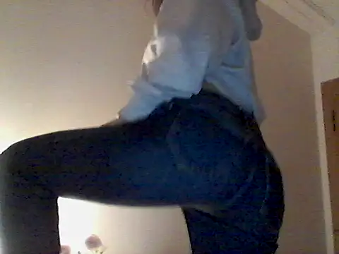 ocean eyess  online show from April 18, 2026, 7:29 pm