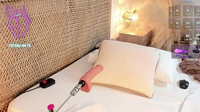 cloe 25 online show from November 5, 2025, 3:06 am