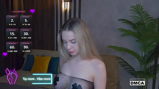 Snapshot of Holl1Would chatting on February 1, 2025, 6:43 am Holl1Would online show from February 1, 2025, 6:43 am