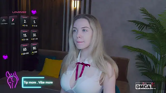 Snapshot of Holl1Would chatting on February 23, 2025, 8:11 pm Holl1Would online show from February 23, 2025, 8:11 pm