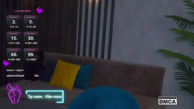 Snapshot of Holl1Would chatting on February 26, 2025, 7:38 pm Holl1Would online show from February 26, 2025, 7:38 pm