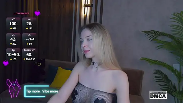 Snapshot of Holl1Would chatting on March 2, 2025, 10:59 pm Holl1Would online show from March 2, 2025, 10:59 pm