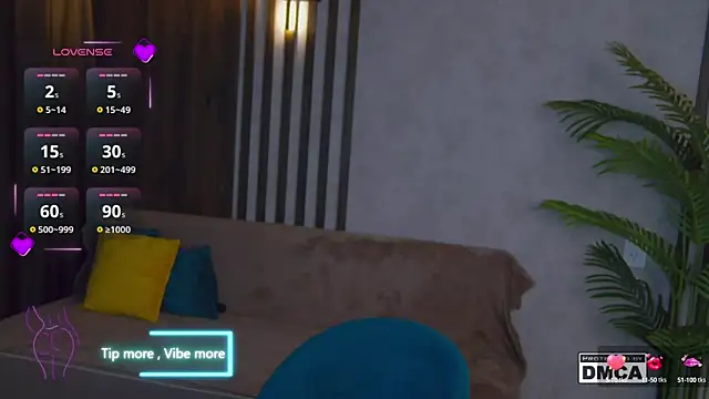 Snapshot of Holl1Would chatting on March 14, 2025, 3:48 am Holl1Would online show from March 14, 2025, 3:48 am