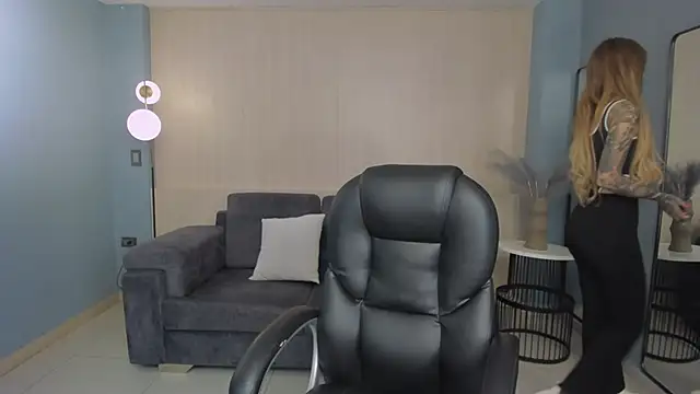 Snapshot of LexieWayne chatting on December 28, 2024, 1:17 pm LexieWayne online show from December 28, 2024, 1:17 pm