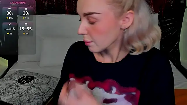 LianaFord online show from October 24, 2025, 11:45 pm