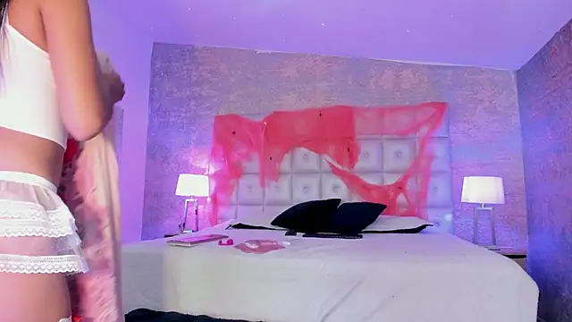 Snapshot of AntonellaRossi chatting on October 22, 2025, 7:46 pm AntonellaRossi online show from October 22, 2025, 7:46 pm