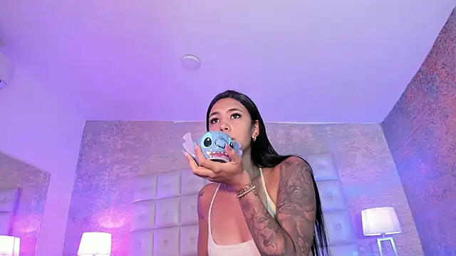 Snapshot of AntonellaRossi chatting on November 10, 2025, 7:46 pm AntonellaRossi online show from November 10, 2025, 7:46 pm