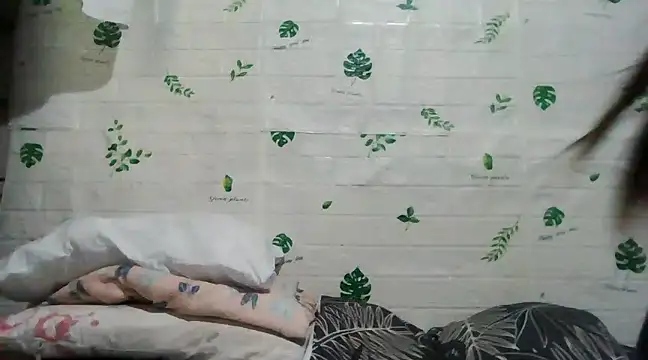 Snapshot of Silly_Girl21 chatting on December 19, 2024, 9:40 am Silly Girl21 online show from December 19, 2024, 9:40 am