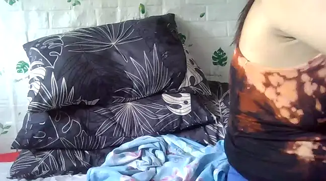 Snapshot of Silly_Girl21 chatting on March 17, 2025, 1:03 am Silly Girl21 online show from March 17, 2025, 1:03 am