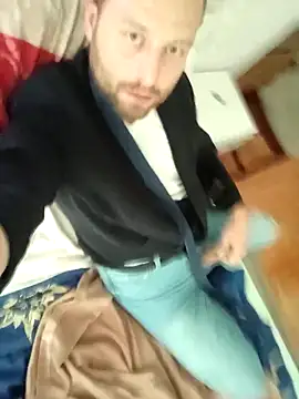 Snapshot of HouseOfCums chatting on September 17, 2025, 5:31 am HouseOfCums online show from September 17, 2025, 5:31 am