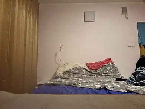 Snapshot of HouseOfCums chatting on October 20, 2025, 12:33 am HouseOfCums online show from October 20, 2025, 12:33 am