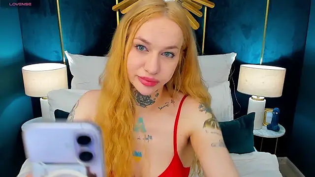 Snapshot of SarahLust chatting on May 16, 2026, 12:15 pm SarahLust online show from May 16, 2026, 12:15 pm