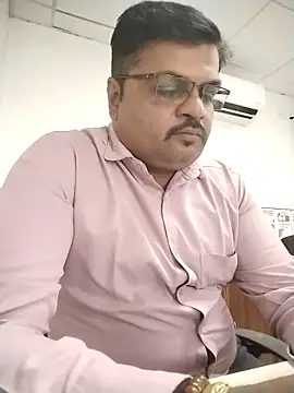 Snapshot of Desi_Londa_143 chatting on November 19, 2025, 4:45 am Desi Londa 143 online show from November 19, 2025, 4:45 am