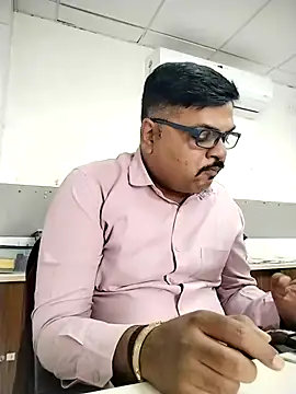 Snapshot of Desi_Londa_143 chatting on December 1, 2025, 7:57 am Desi Londa 143 online show from December 1, 2025, 7:57 am