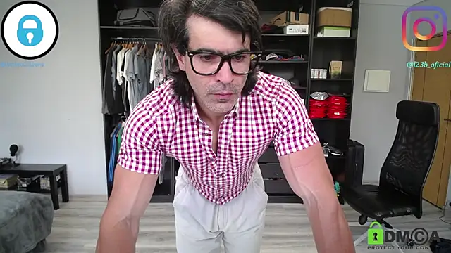 samricci21 online show from April 10, 2026, 10:42 am