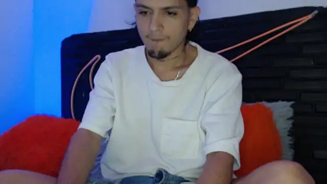 Snapshot of andersonZ998 chatting on December 15, 2025, 3:11 am andersonZ998 online show from December 15, 2025, 3:11 am