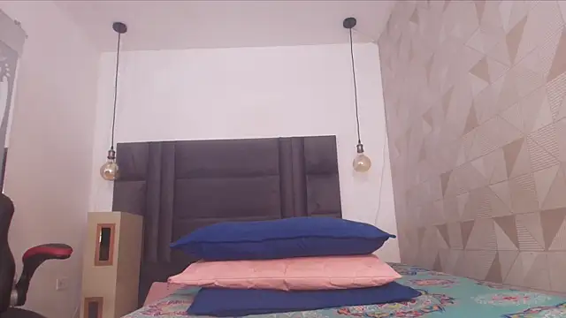 arletmss online show from February 25, 2025, 12:03 pm