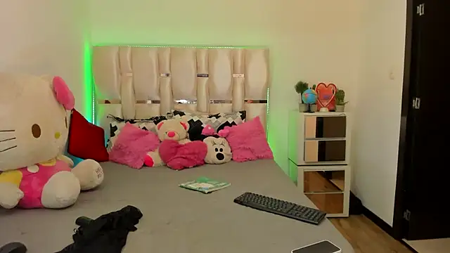 viioolleettaa online show from December 7, 2024, 9:06 am