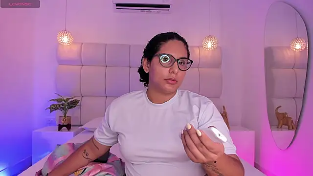 DanielleEvans  online show from November 2, 2025, 11:23 am