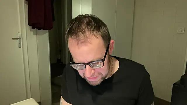 Snapshot of FABIOGLASSES chatting on January 3, 2025, 10:29 pm FABIOGLASSES online show from January 3, 2025, 10:29 pm