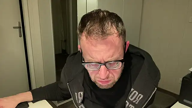 Snapshot of FABIOGLASSES chatting on February 1, 2025, 12:29 am FABIOGLASSES online show from February 1, 2025, 12:29 am