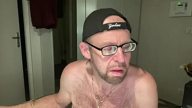 Snapshot of FABIOGLASSES chatting on September 12, 2025, 12:55 am FABIOGLASSES online show from September 12, 2025, 12:55 am