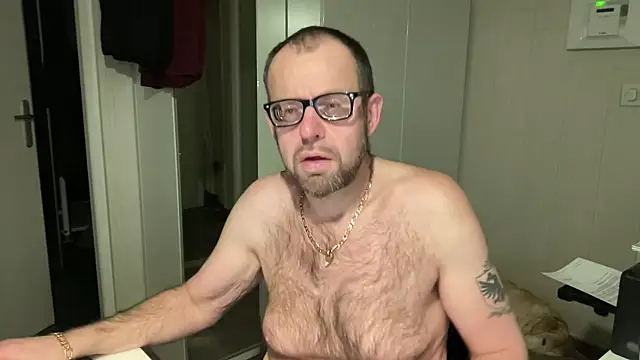 Snapshot of FABIOGLASSES chatting on December 15, 2025, 12:37 am FABIOGLASSES online show from December 15, 2025, 12:37 am