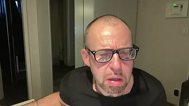 Snapshot of FABIOGLASSES chatting on January 13, 2026, 4:23 pm FABIOGLASSES online show from January 13, 2026, 4:23 pm