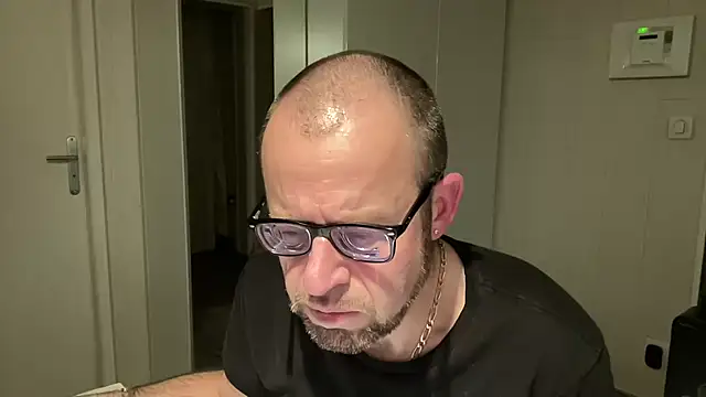 Snapshot of FABIOGLASSES chatting on January 15, 2026, 10:24 pm FABIOGLASSES online show from January 15, 2026, 10:24 pm