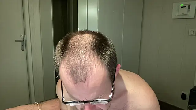 FABIOGLASSES online show from May 6, 2026, 7:52 pm