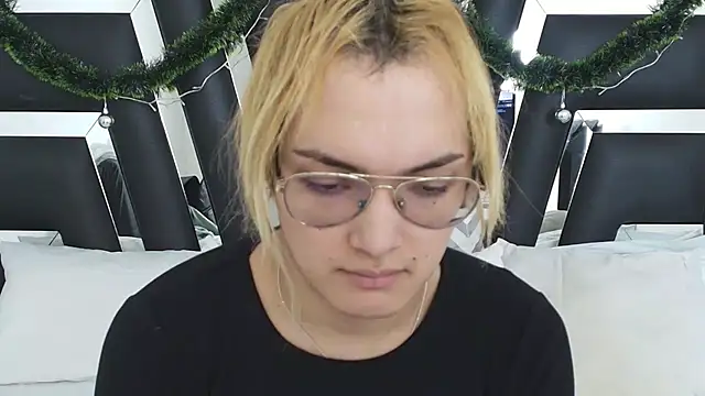 Snapshot of katya_kozlov chatting on December 10, 2024, 2:16 am katya kozlov online show from December 10, 2024, 2:16 am