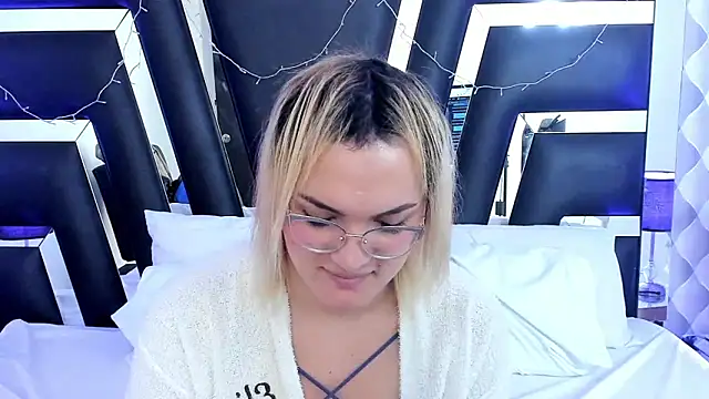 Snapshot of katya_kozlov chatting on March 1, 2025, 11:17 am katya kozlov online show from March 1, 2025, 11:17 am