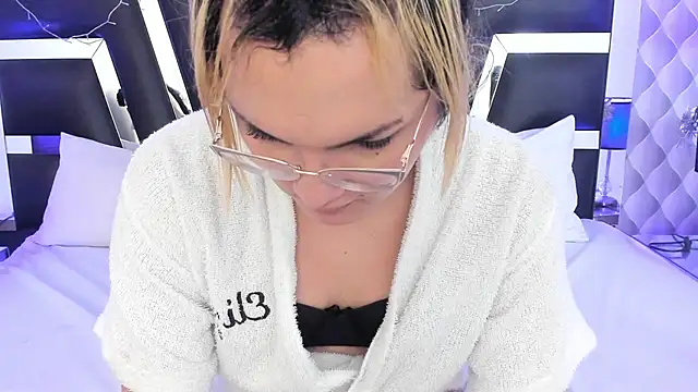 Snapshot of katya_kozlov chatting on March 17, 2025, 9:44 am katya kozlov online show from March 17, 2025, 9:44 am