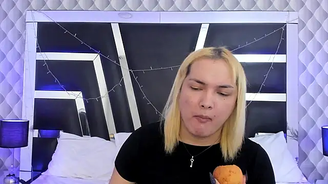 katya kozlov online show from November 19, 2025, 3:06 am