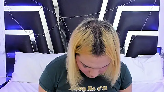 katya kozlov online show from December 23, 2025, 3:37 am