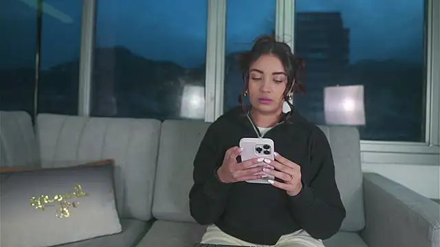 Snapshot of aisha_es chatting on May 23, 2026, 10:41 am aisha es online show from May 23, 2026, 10:41 am