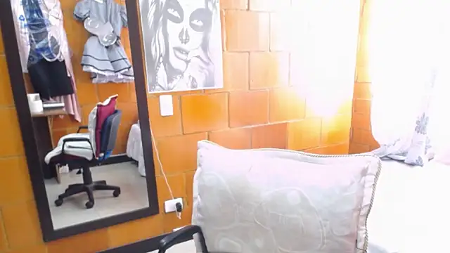 Snapshot of charlote_temple chatting on October 22, 2025, 2:17 pm charlote temple online show from October 22, 2025, 2:17 pm