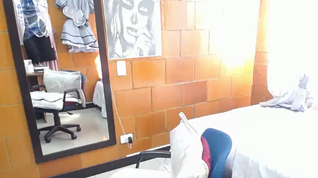 Snapshot of charlote_temple chatting on October 23, 2025, 1:43 pm charlote temple online show from October 23, 2025, 1:43 pm