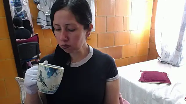 Snapshot of charlote_temple chatting on October 30, 2025, 2:29 pm charlote temple online show from October 30, 2025, 2:29 pm